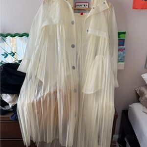 Hunter Women’s Cream Pleated Raincoat